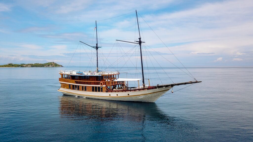 Senada Phinisi