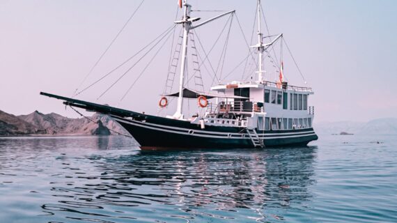 Derya-Phinisi-KomodoTour-13-scaled-1.jpg