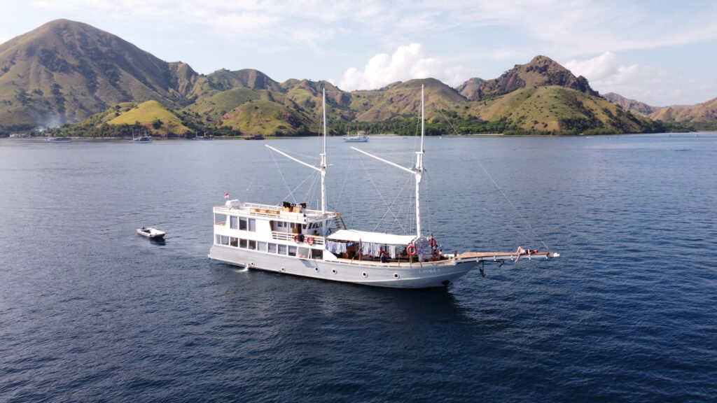 Lanakila Cruise Komodo Sailing Tour