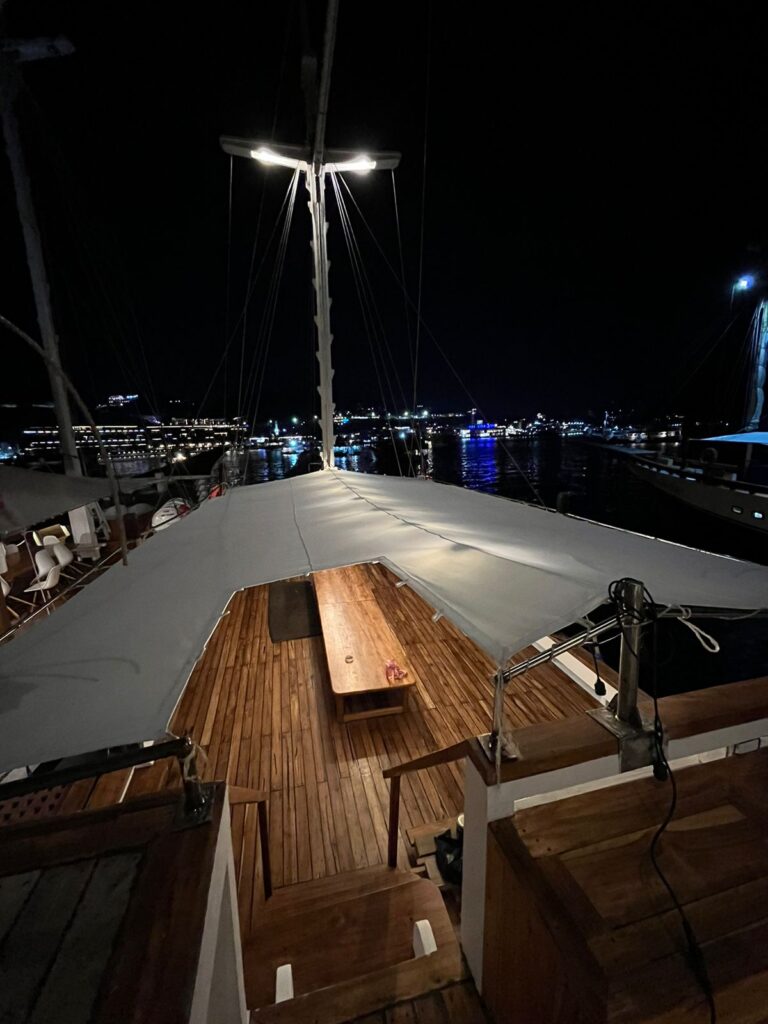 tent-night-view-lanakila-cruise